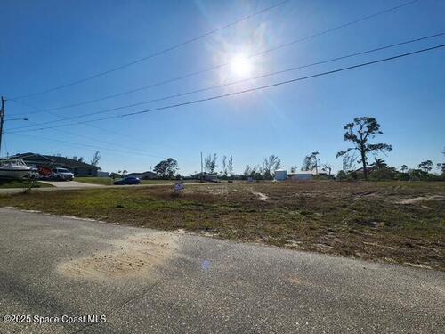 2720 21st Place  Cape Coral, FL 33993