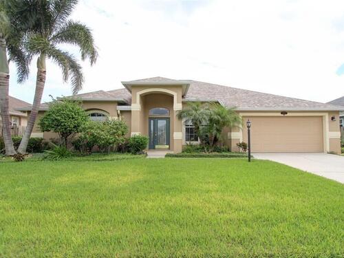 2212 Woodfield Circle  Melbourne, FL 32904