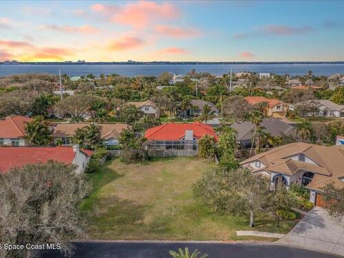 565 Newport Drive  Indialantic, FL 32903