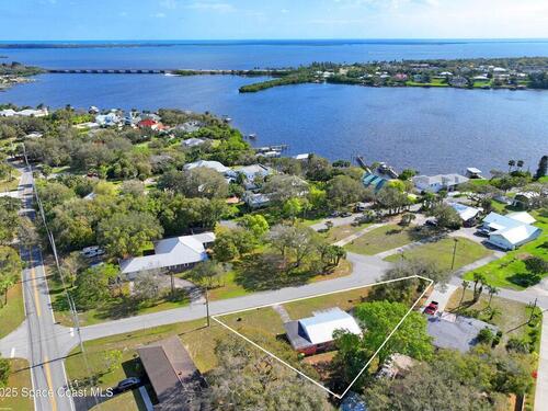 3755 Lakeview Drive  Micco, FL 32976