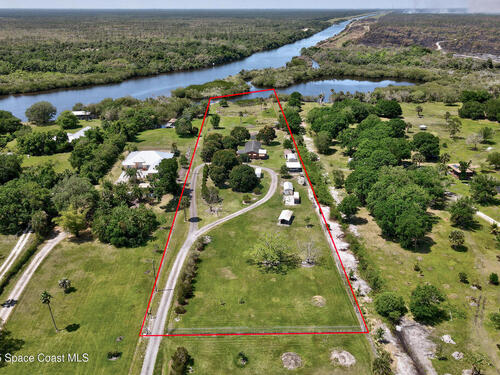 9556 Fleming Grant Road  Micco, FL 32976