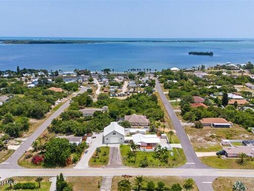 8865 Central Avenue  Micco, FL 32976