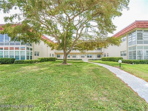 41						Woodland						Drive						Unit #205						Vero Beach, FL						32962