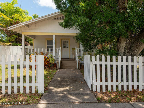 2013 2101						Vernon						Place												Melbourne, FL						32901