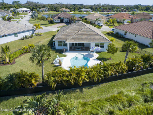 1125 Camelot Way  Vero Beach, FL 32966