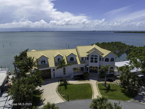 21 Point Drive Unit #101 Cocoa Beach, FL 32931