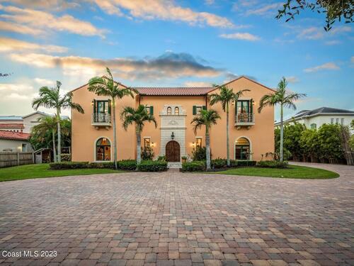 2142 Riverside Drive  Indialantic, FL 32903