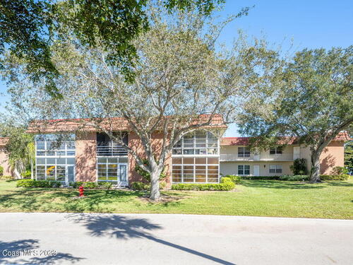 51 Woodland Drive Unit #201 Vero Beach, FL 32962